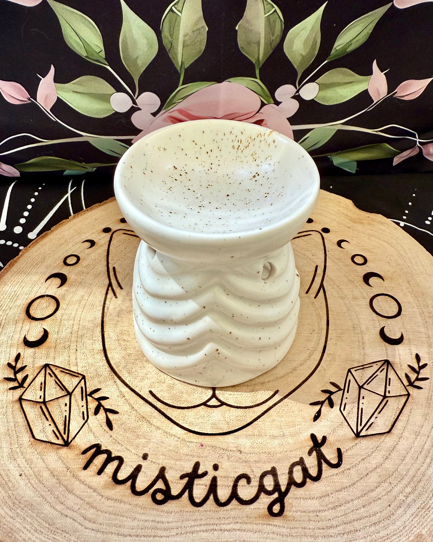 Quemador Geométrico Marfil | Suavidad, Textura y Magia Cotidiana.