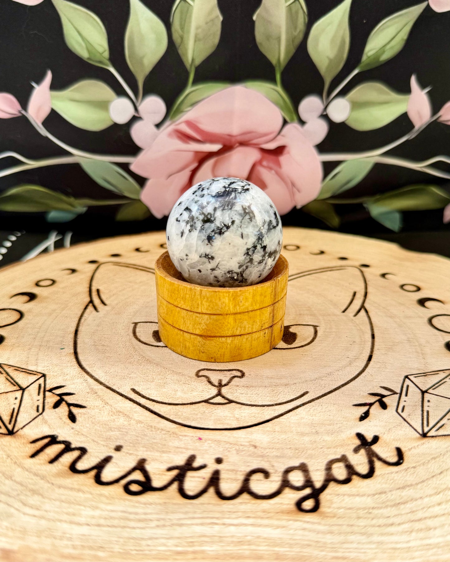 Esfera de Piedra Luna 40mm | Intuición, Feminidad y Nuevos Comienzos.