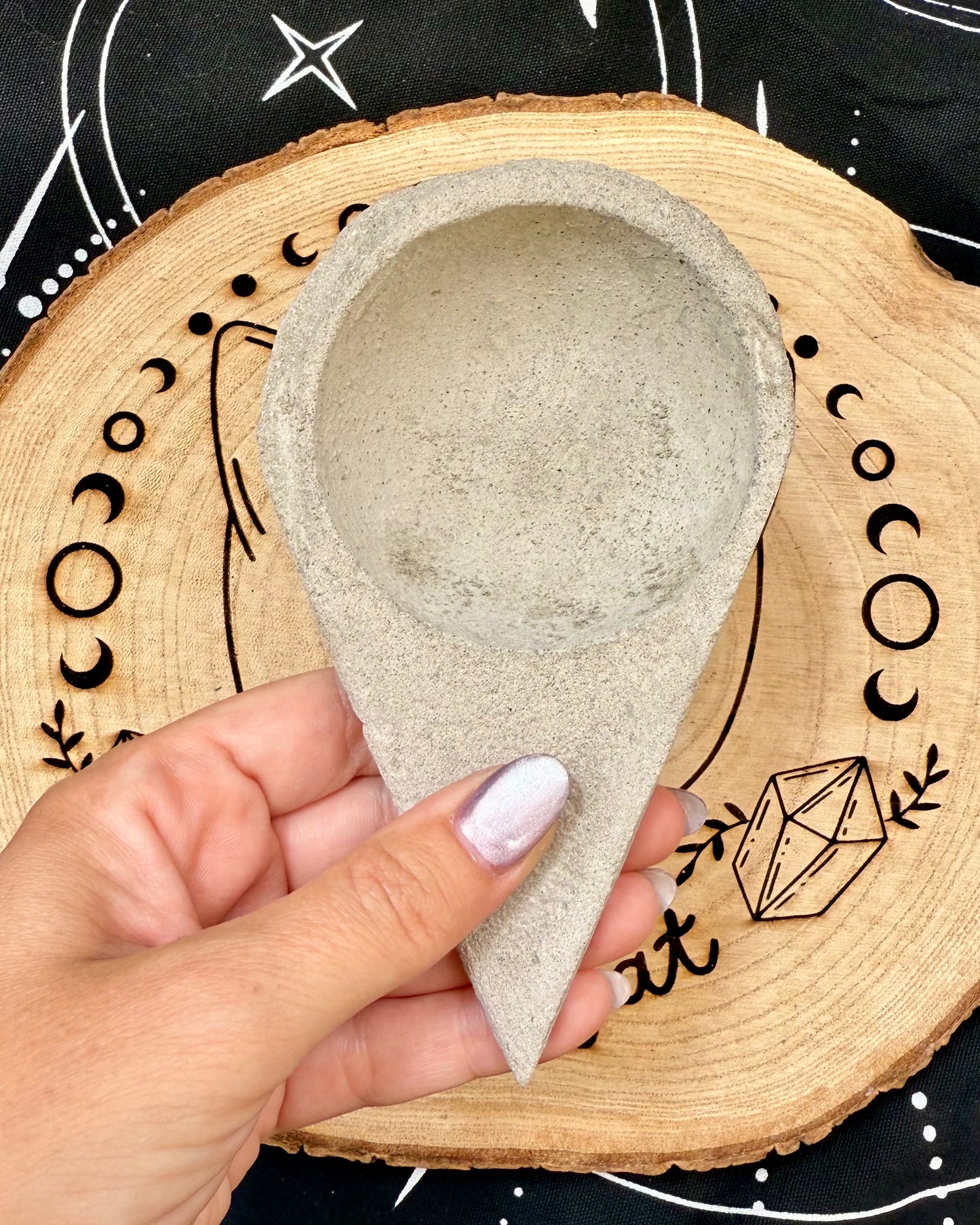 Sahumador de Cemento Sagrada Madre | Purificación, Intención y Conexión.