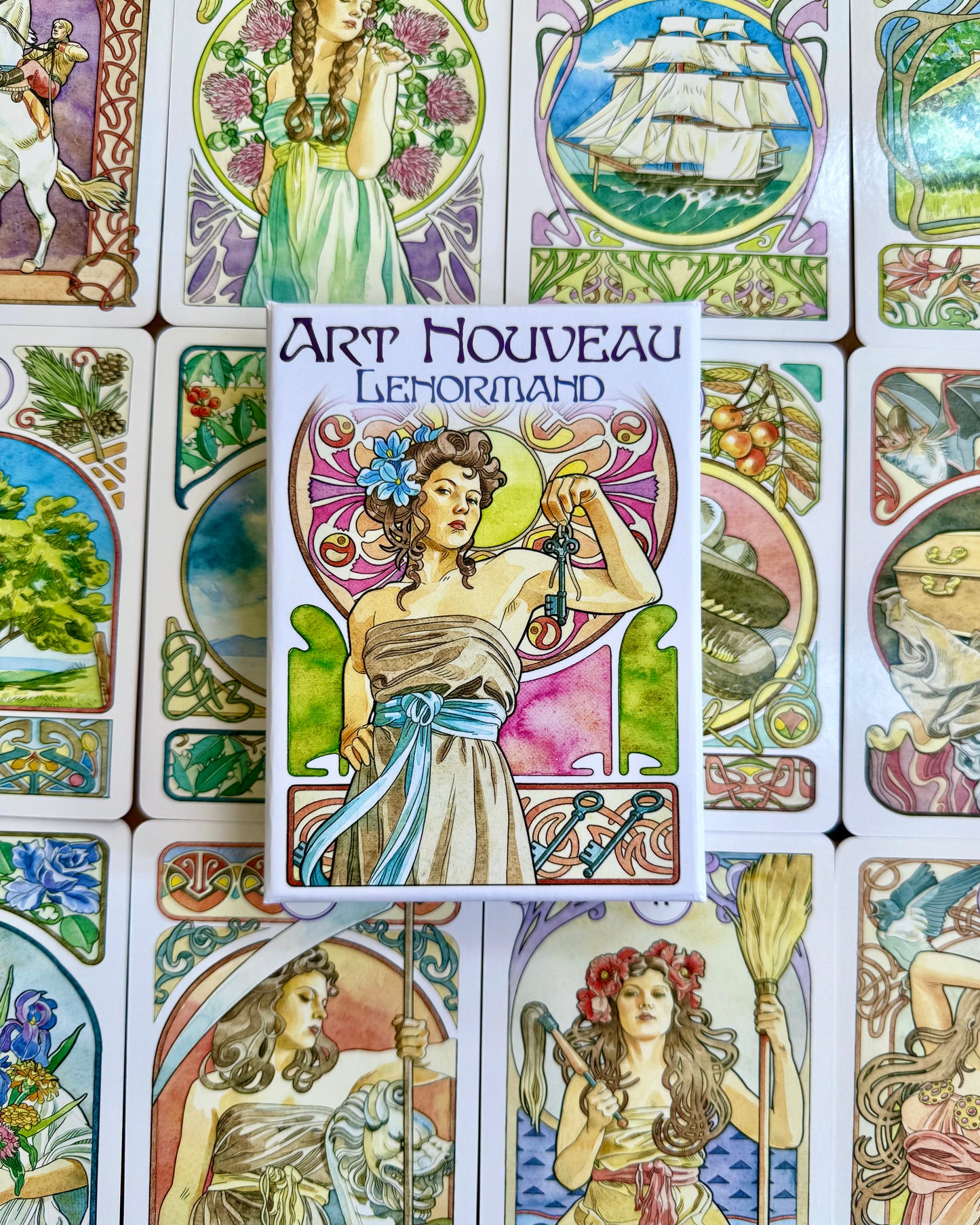 Art Nouveau Lenormand | Belleza y simbolismo en cada carta.