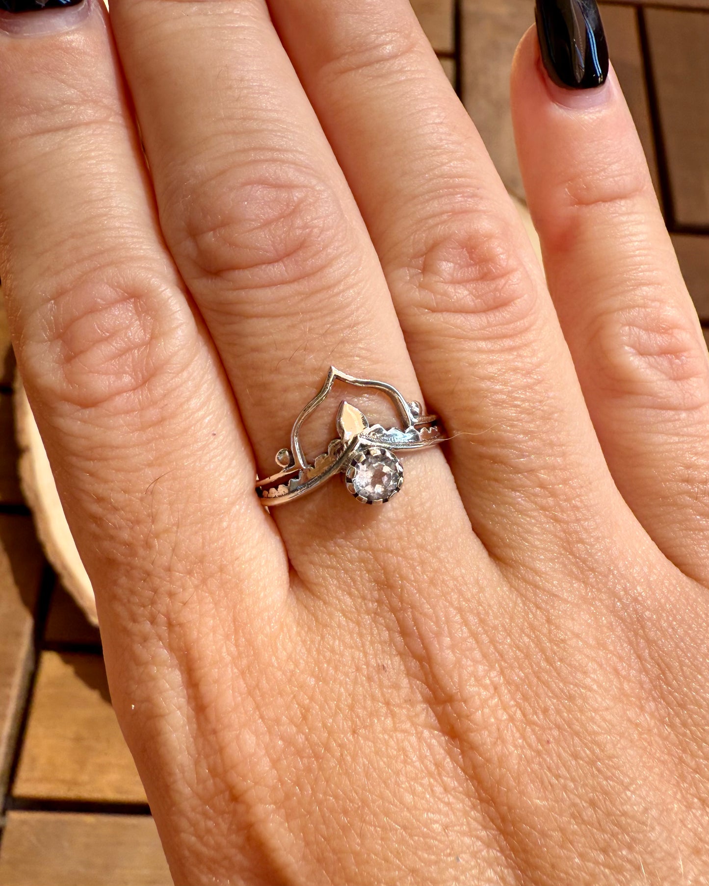 Anillo Plata Mineral Facetado Crown | Elegancia natural y energía mágica.