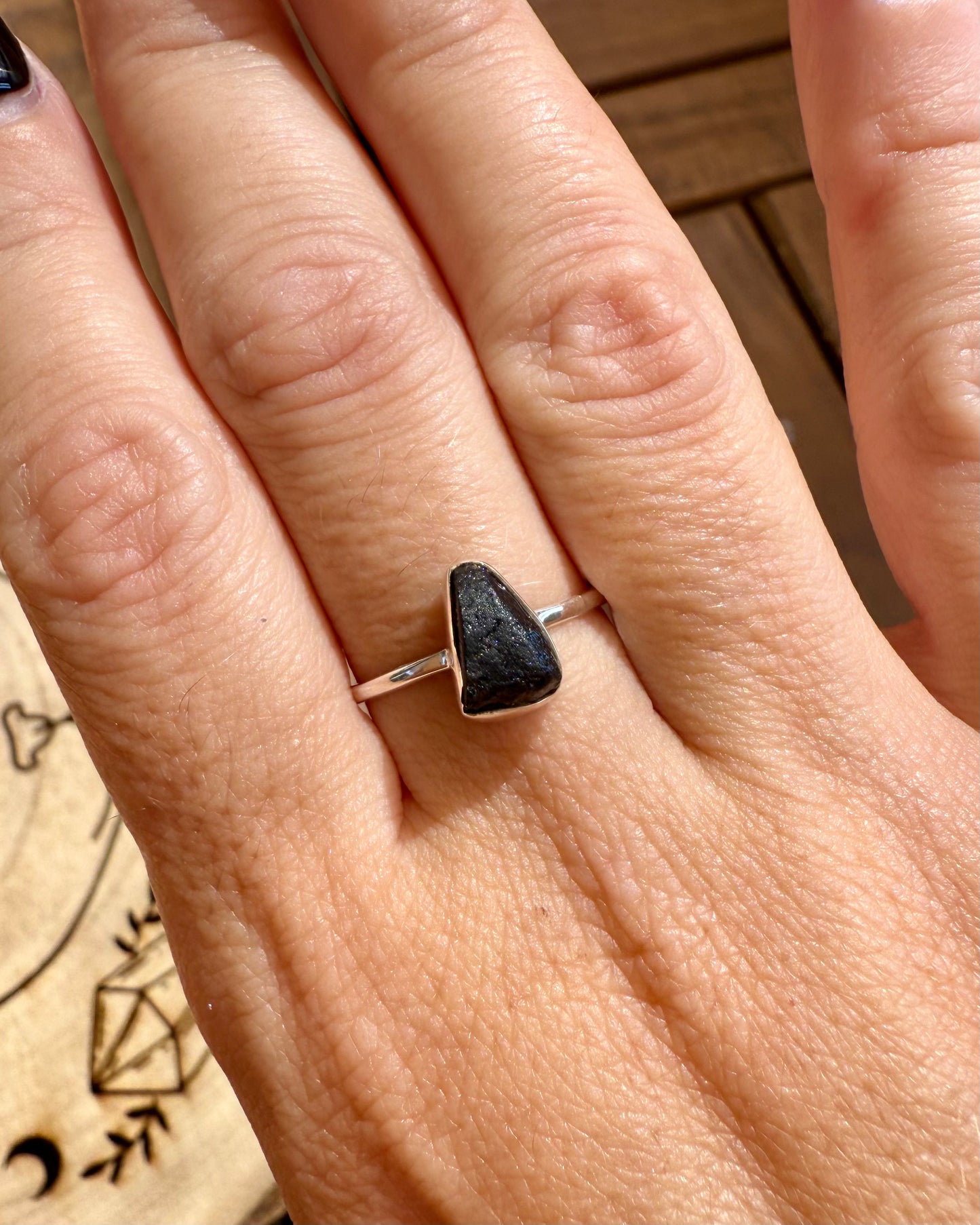 Anillos de Plata con Minerales en Bruto | Fuerza, belleza y energía natural.
