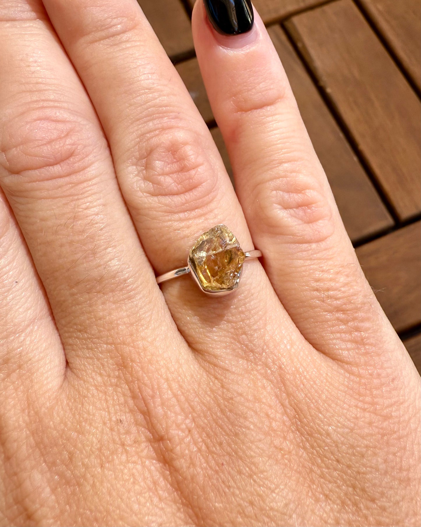 Anillos de Plata con Minerales en Bruto | Fuerza, belleza y energía natural.