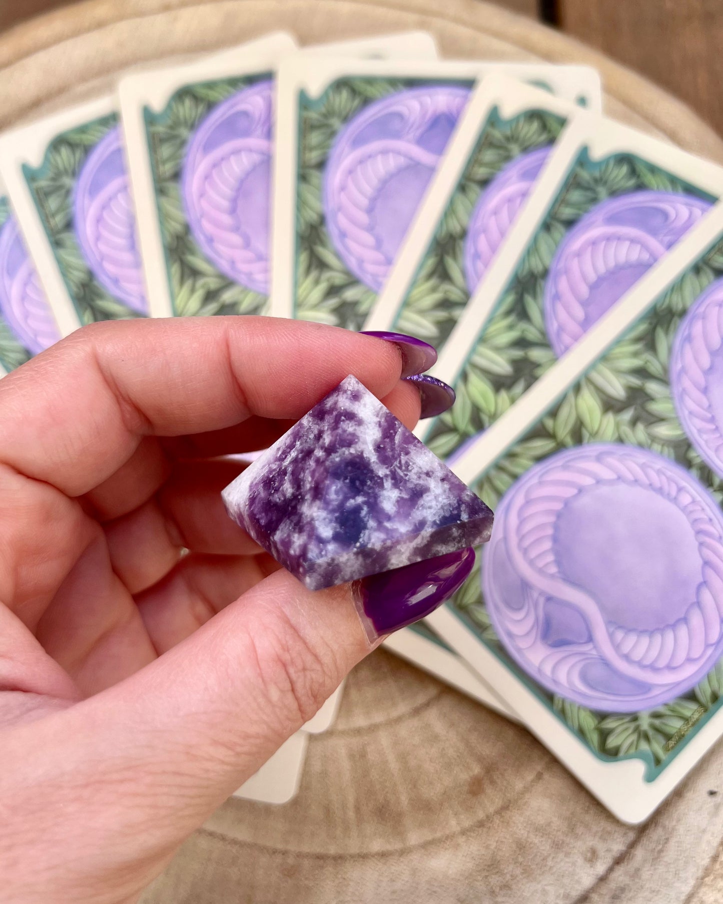 Pirámide Lepidolita | Calma, Sanación y Equilibrio Emocional