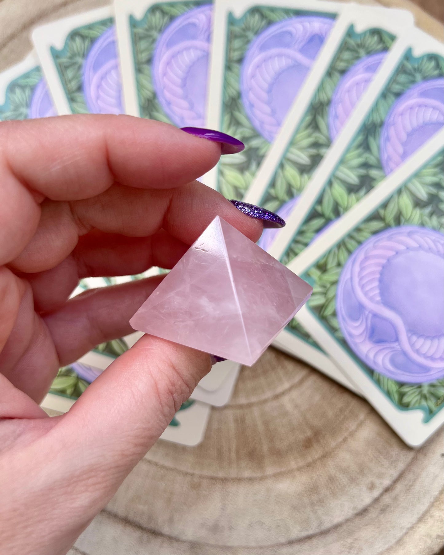 Pirámide Cuarzo Rosa | Amor Incondicional y Sanación Emocional