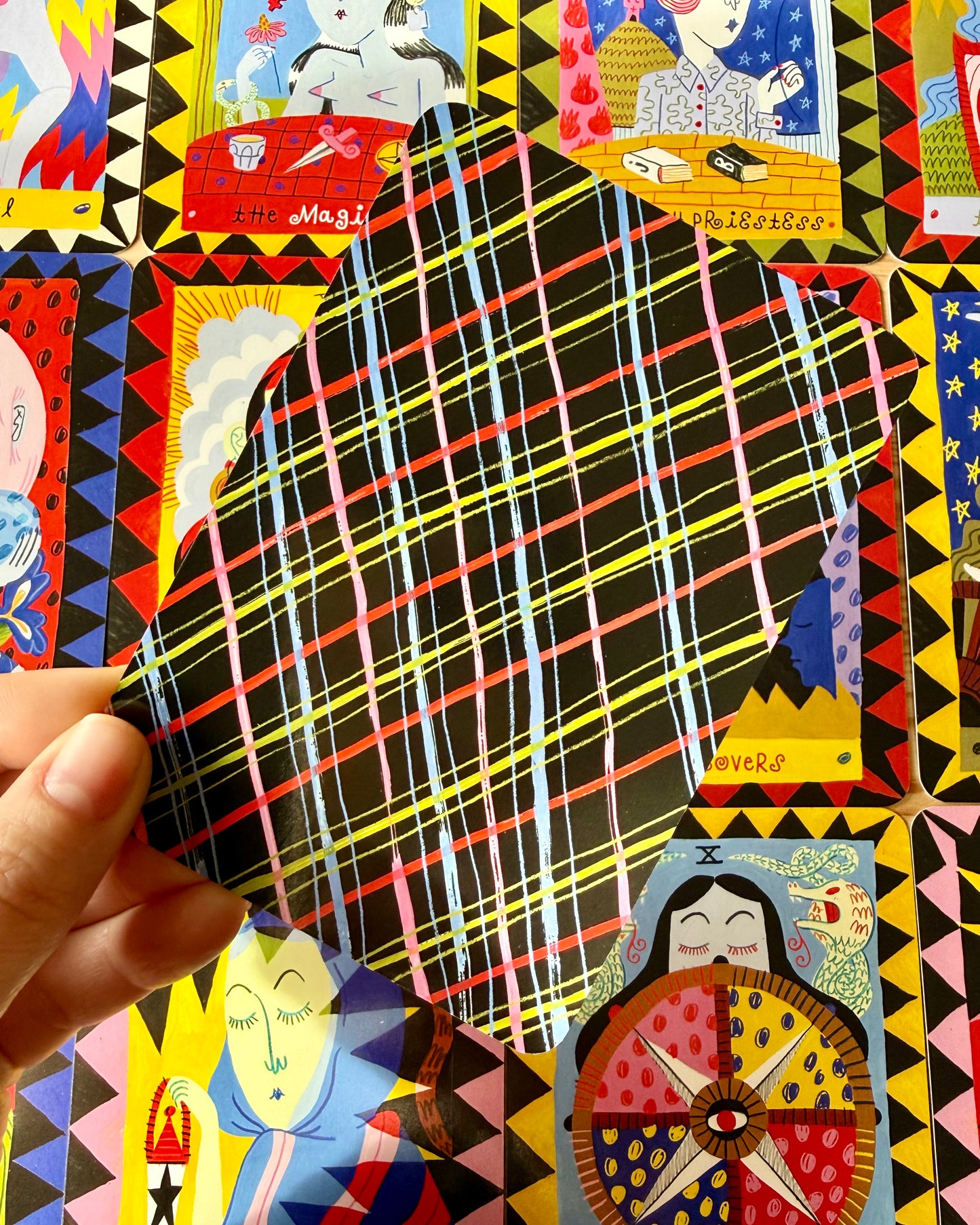 The Gentle Thrills Tarot | Intuición moderna y conexión cósmica.