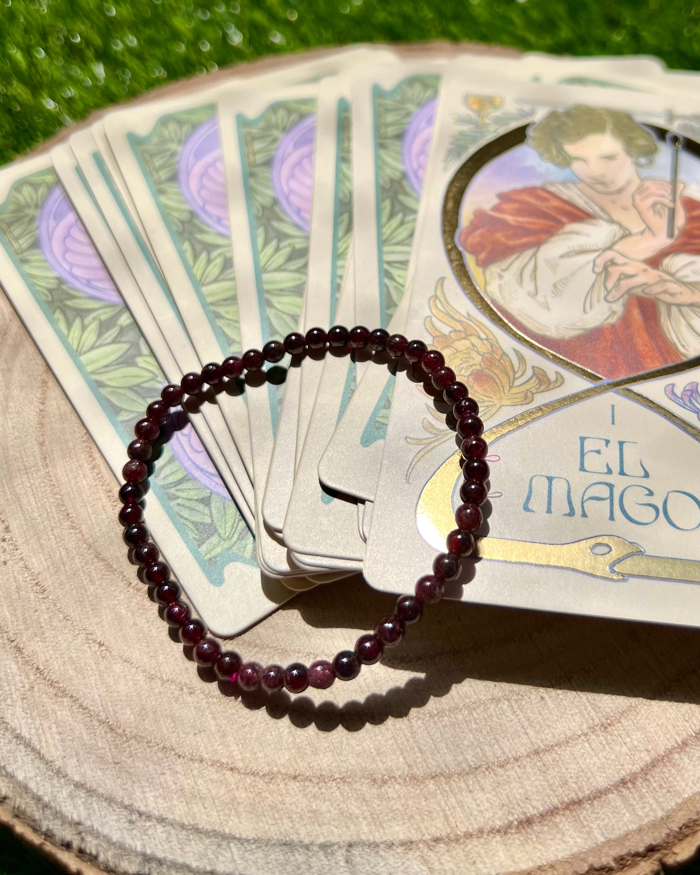 Pulsera Granate 4mm | Valor, Vitalidad y Amor.