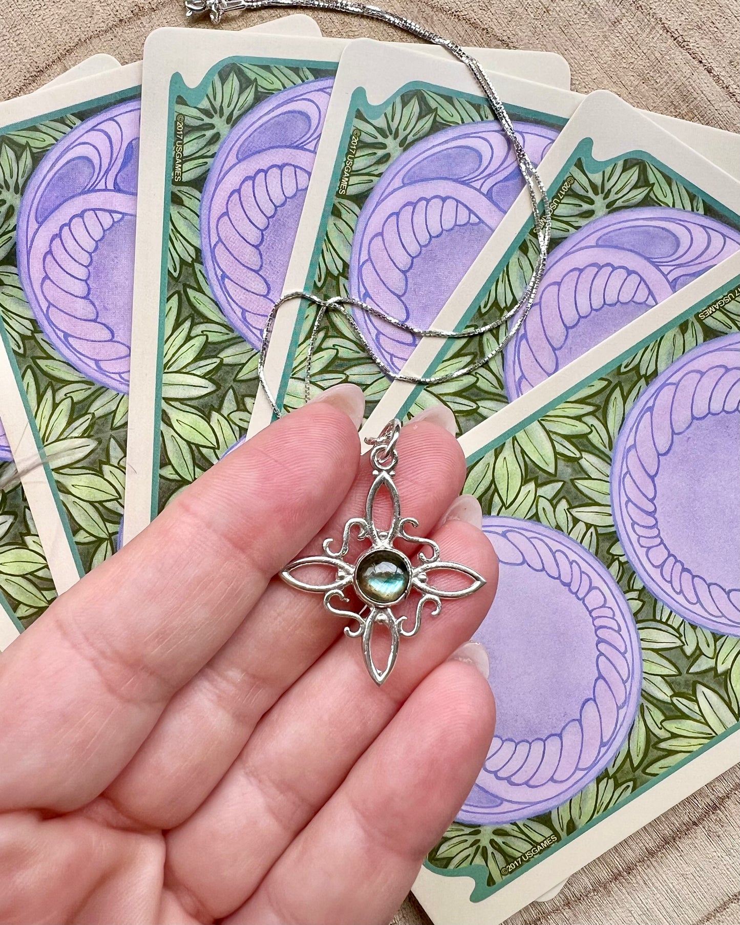 Collar Nudo de Bruja Mineral