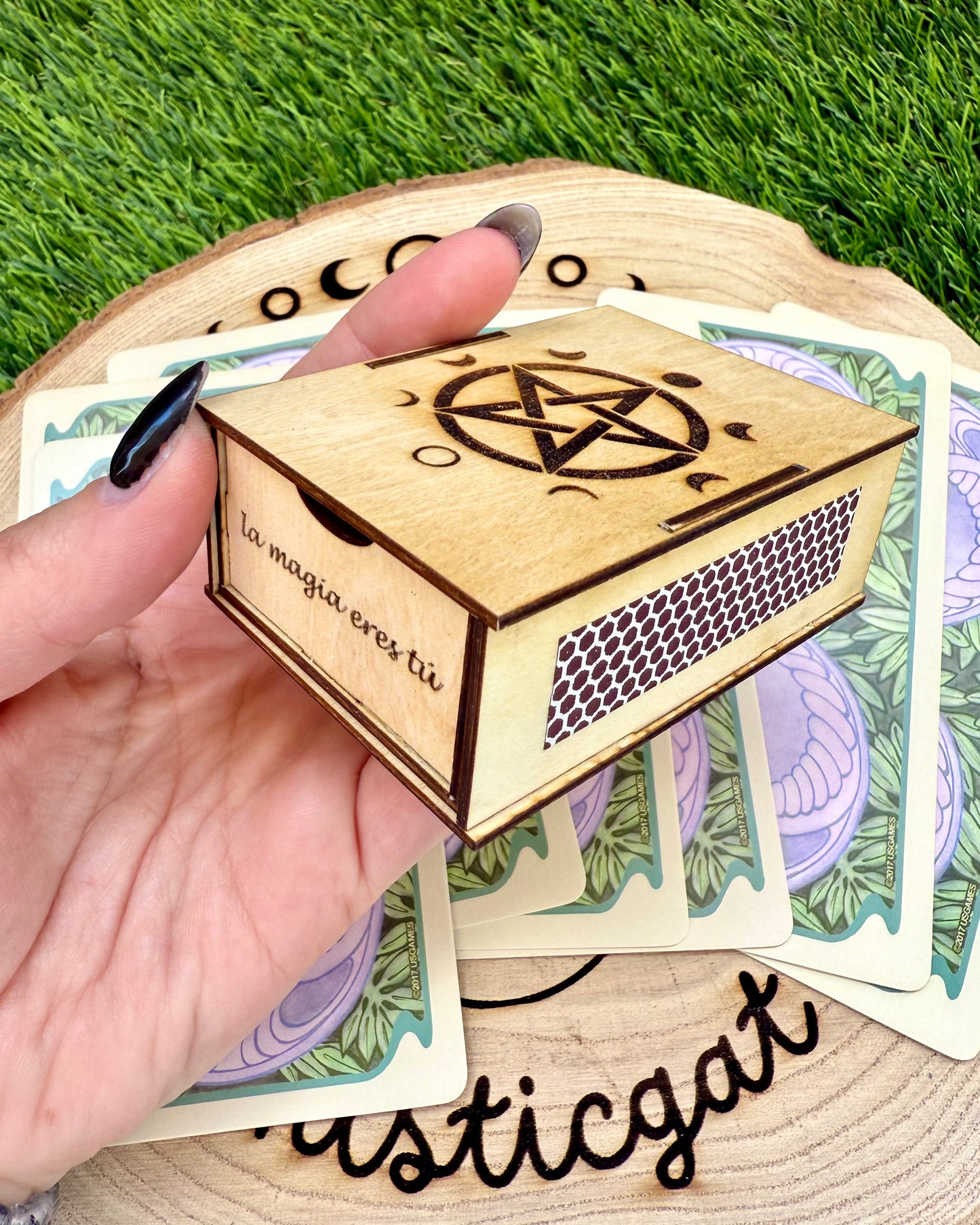 Caja de Cerilla Artesanal | Pentagrama y Nudo de Bruja.