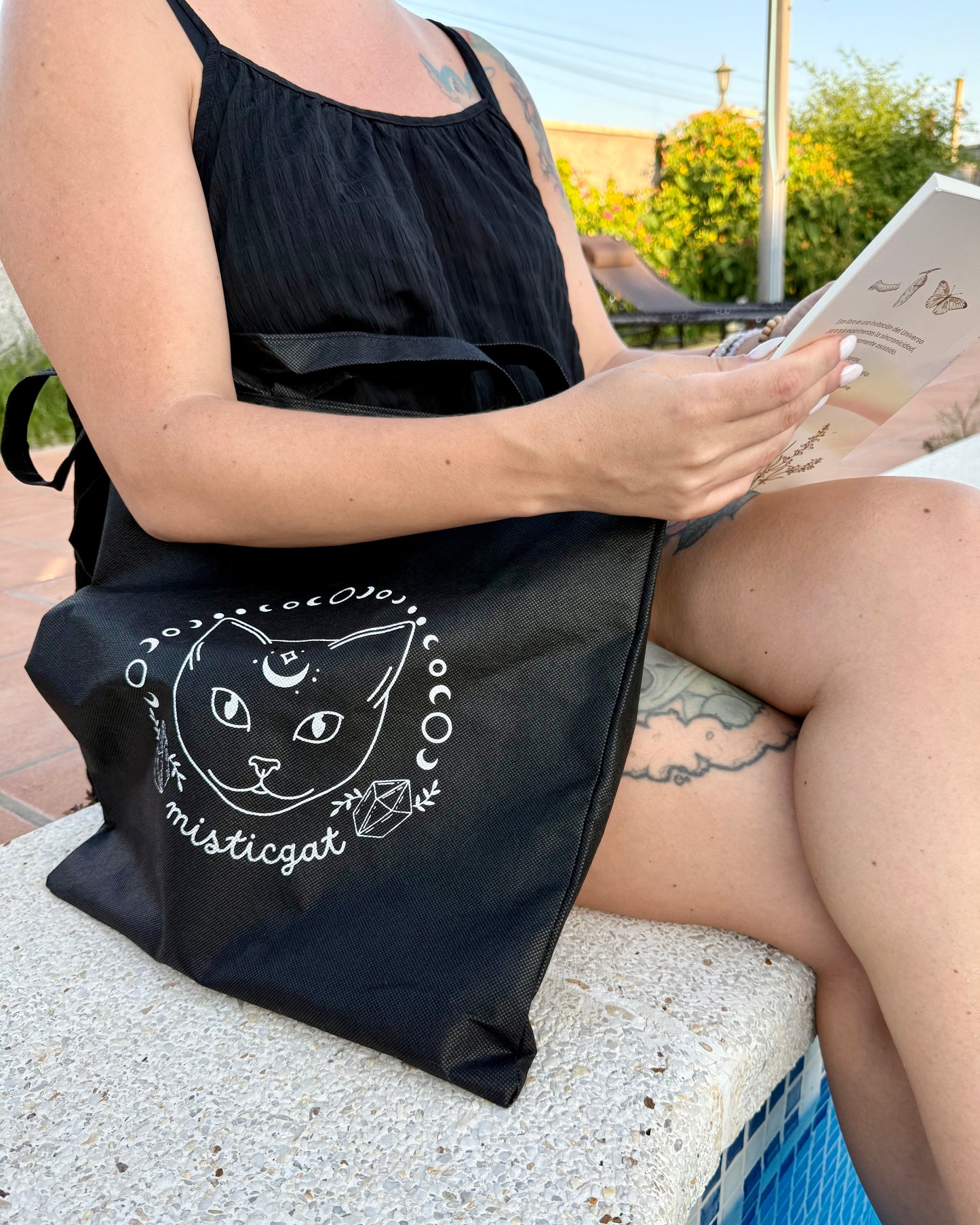 Tote Bag Misticgat | Lleva la magia contigo siempre.