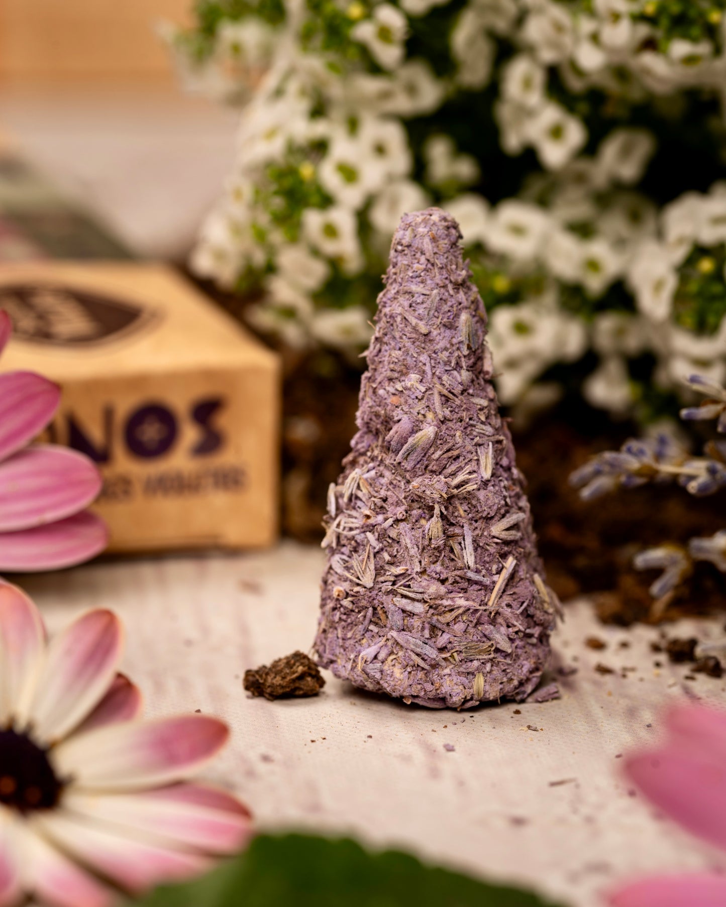 Sagrada Madre Conos Lavanda y Flores Violetas | Anti Estrés