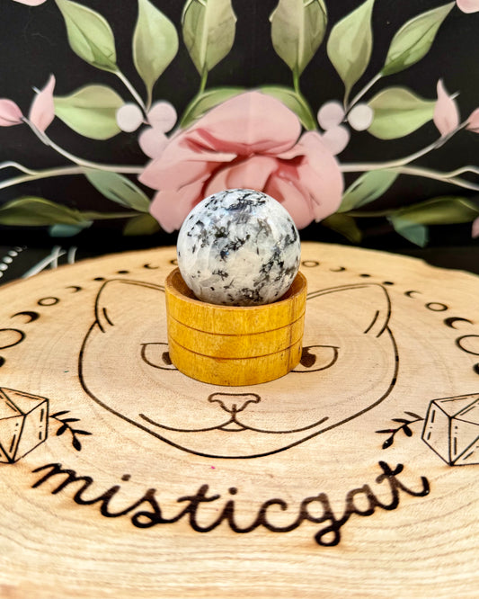 Esfera de Piedra Luna 40mm | Intuición, Feminidad y Nuevos Comienzos.