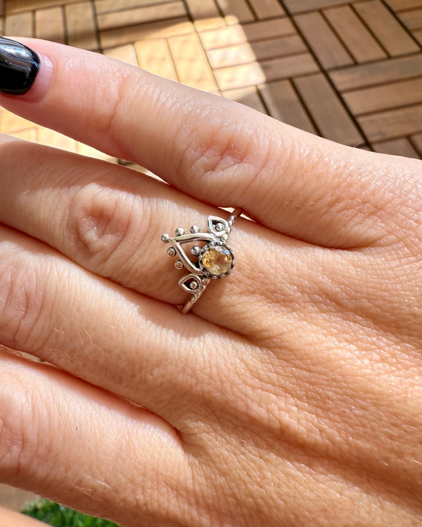 Anillo Plata Mineral Facetado Crown | Elegancia natural y energía mágica.