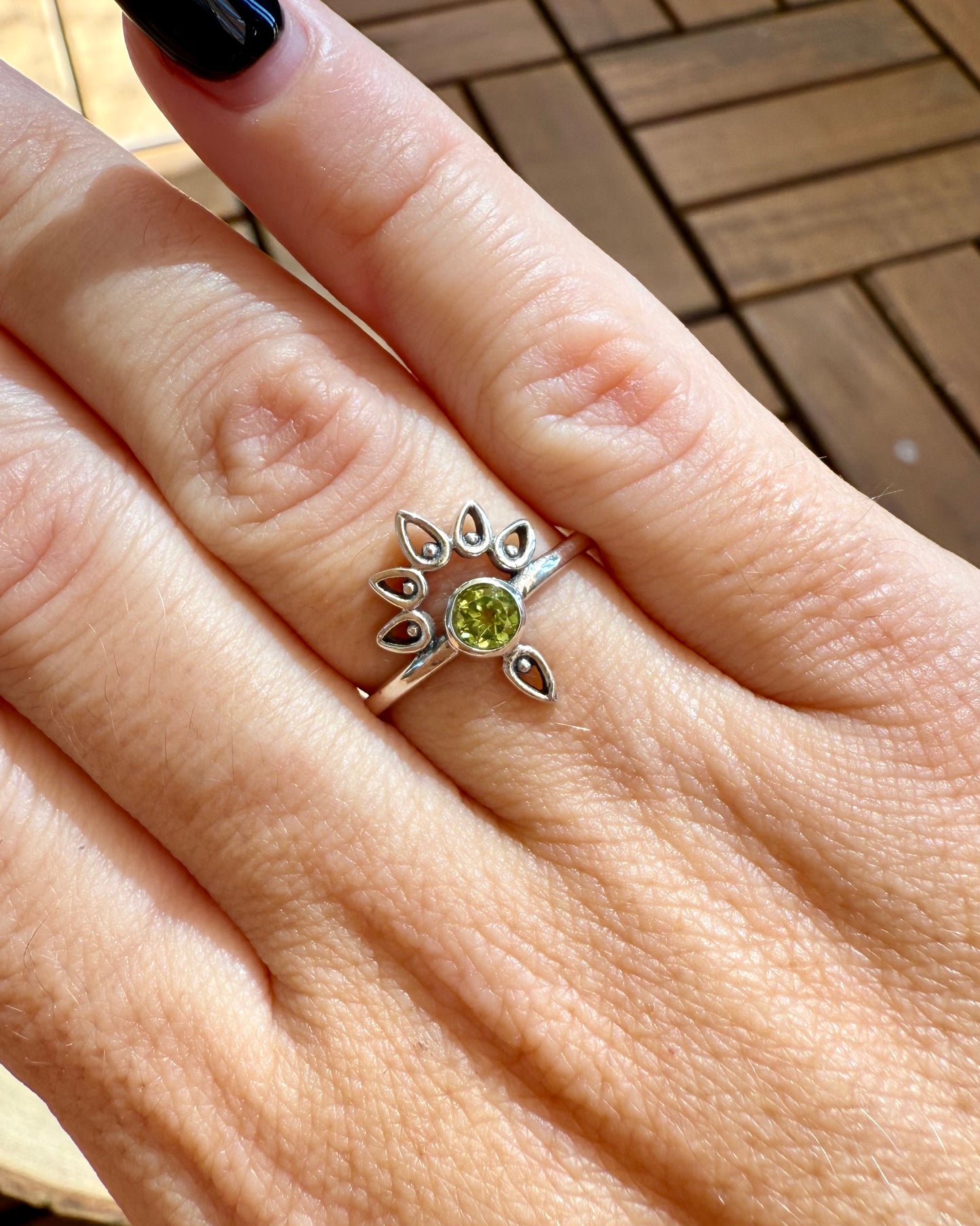 Anillo Plata Mineral Facetado Crown | Elegancia natural y energía mágica.