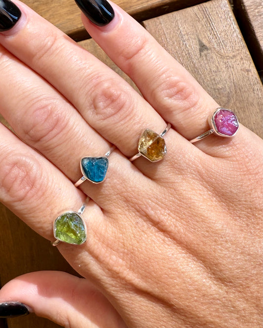 Anillos de Plata con Minerales en Bruto | Fuerza, belleza y energía natural.
