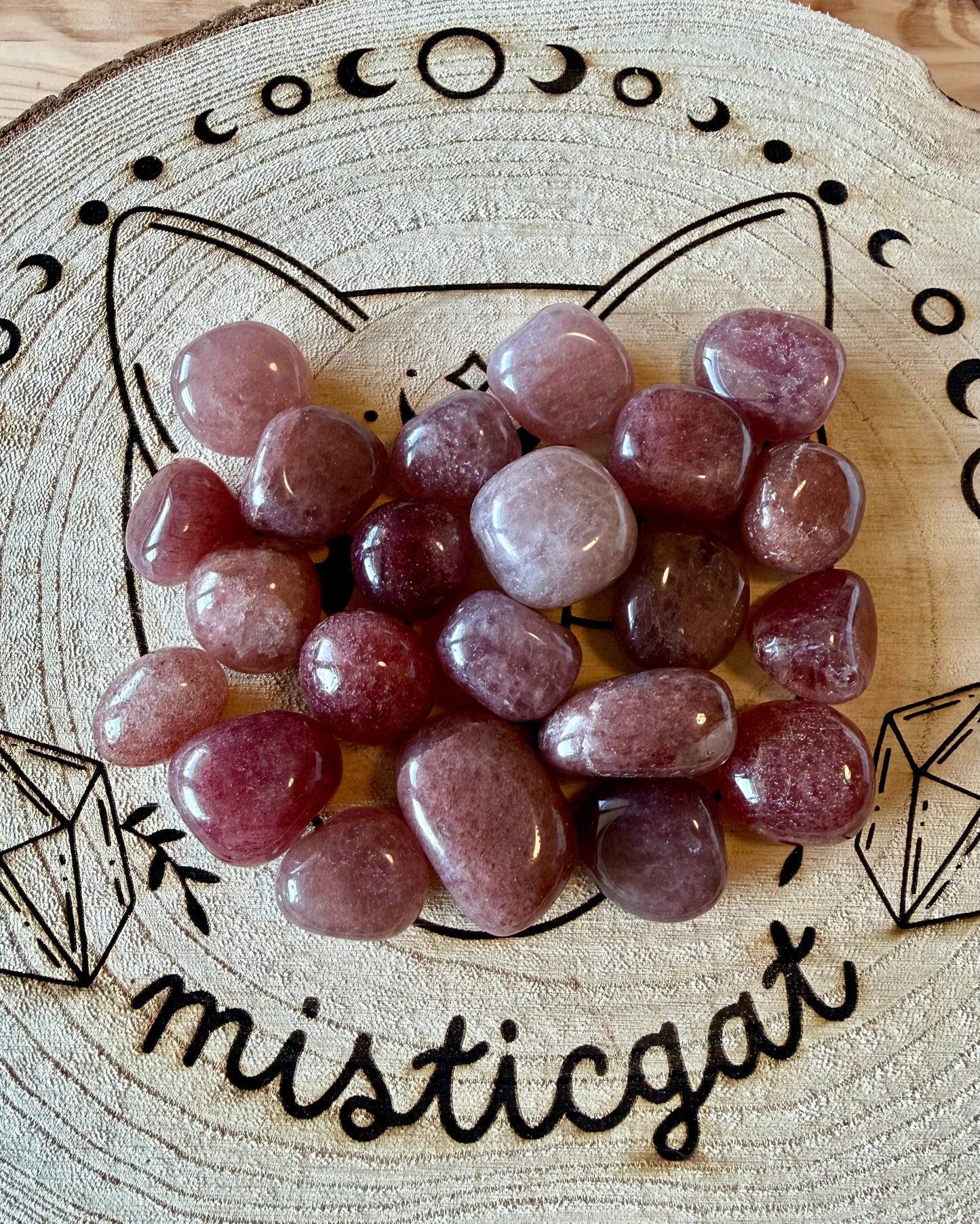 Rodado Cuarzo Fresa | Amor, Alegría y Vibración del Corazón.