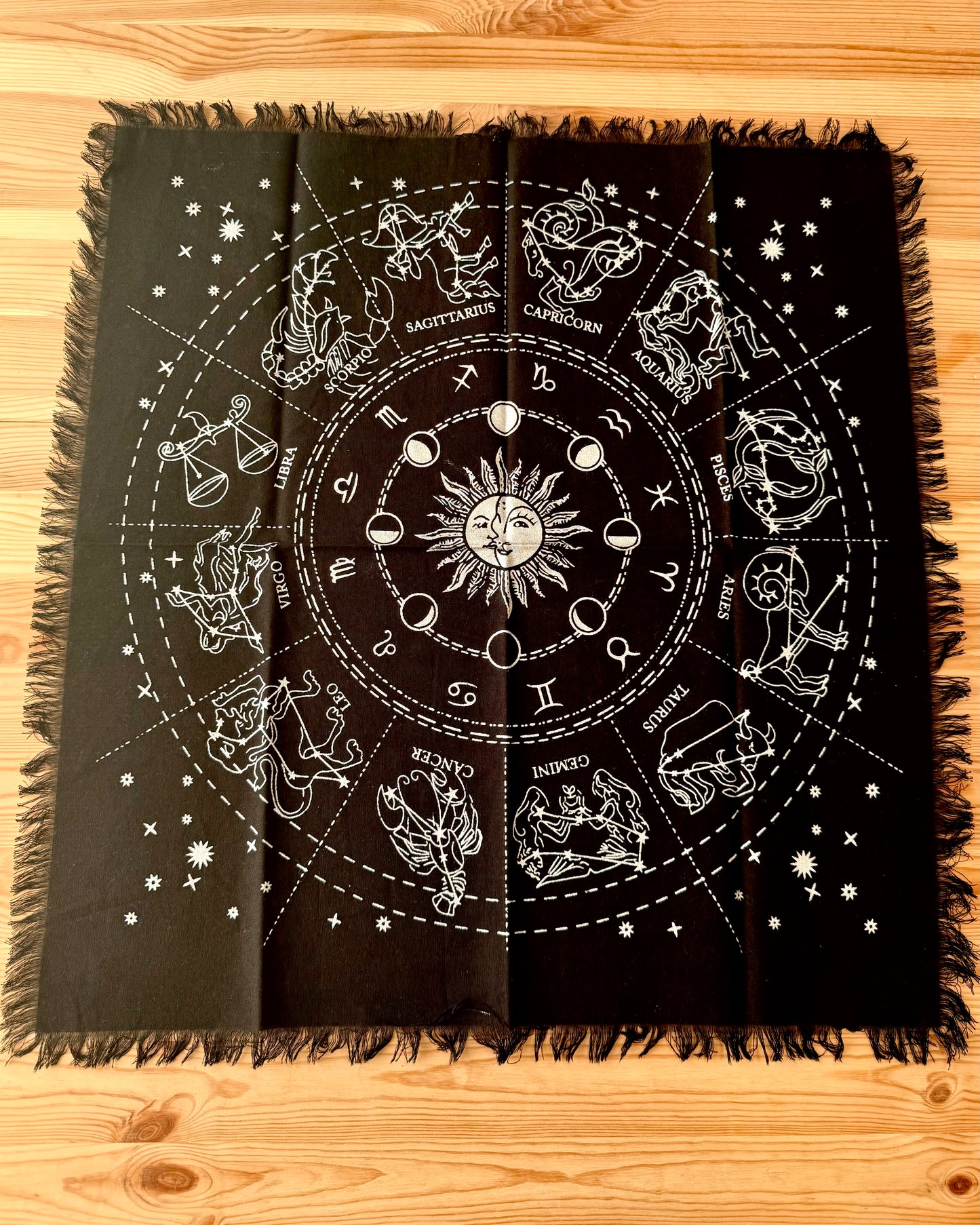 Tapete de Altar Rueda del Zodiaco | Ciclos, guía y conexión.