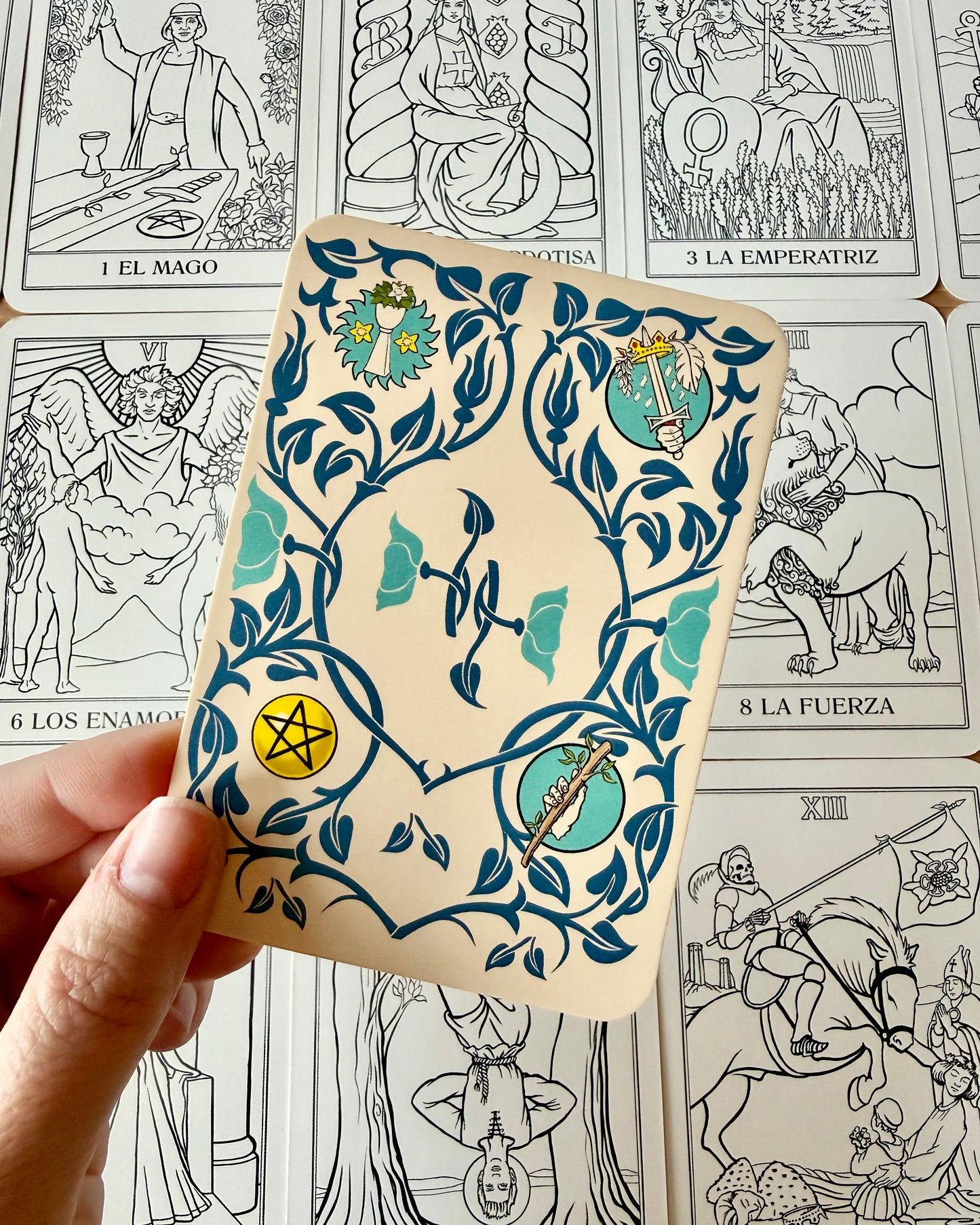 Colorea tu propio Tarot | Baraja + Libro.