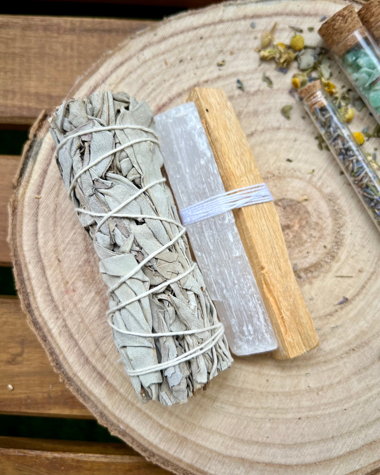 Kit limpieza: Salvia Blanca, Palo Santo y Selenita