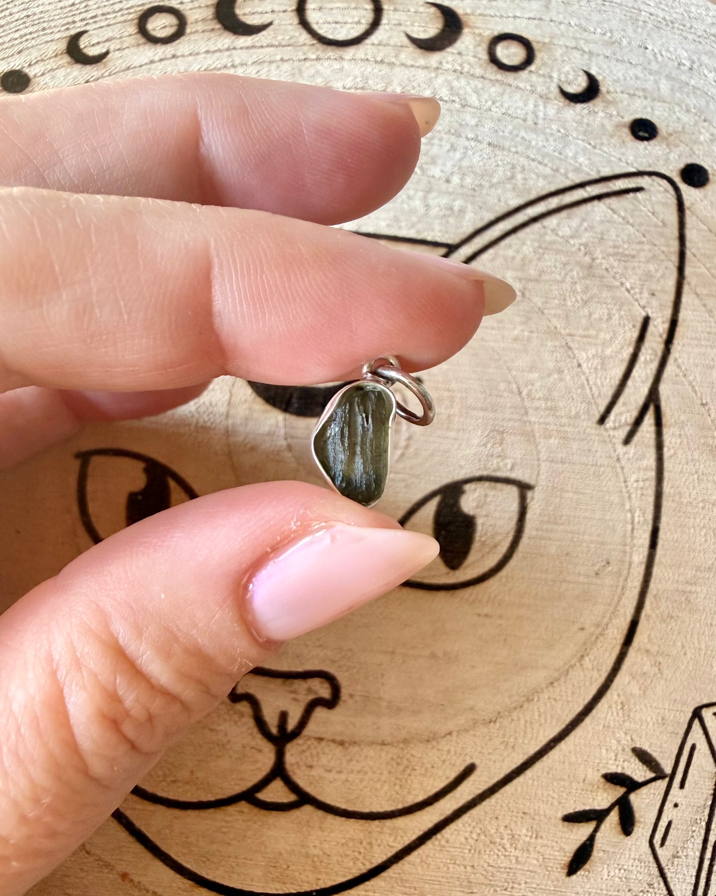 Colgante de Moldavita en Plata de Ley | Transformación y conexión cósmica.