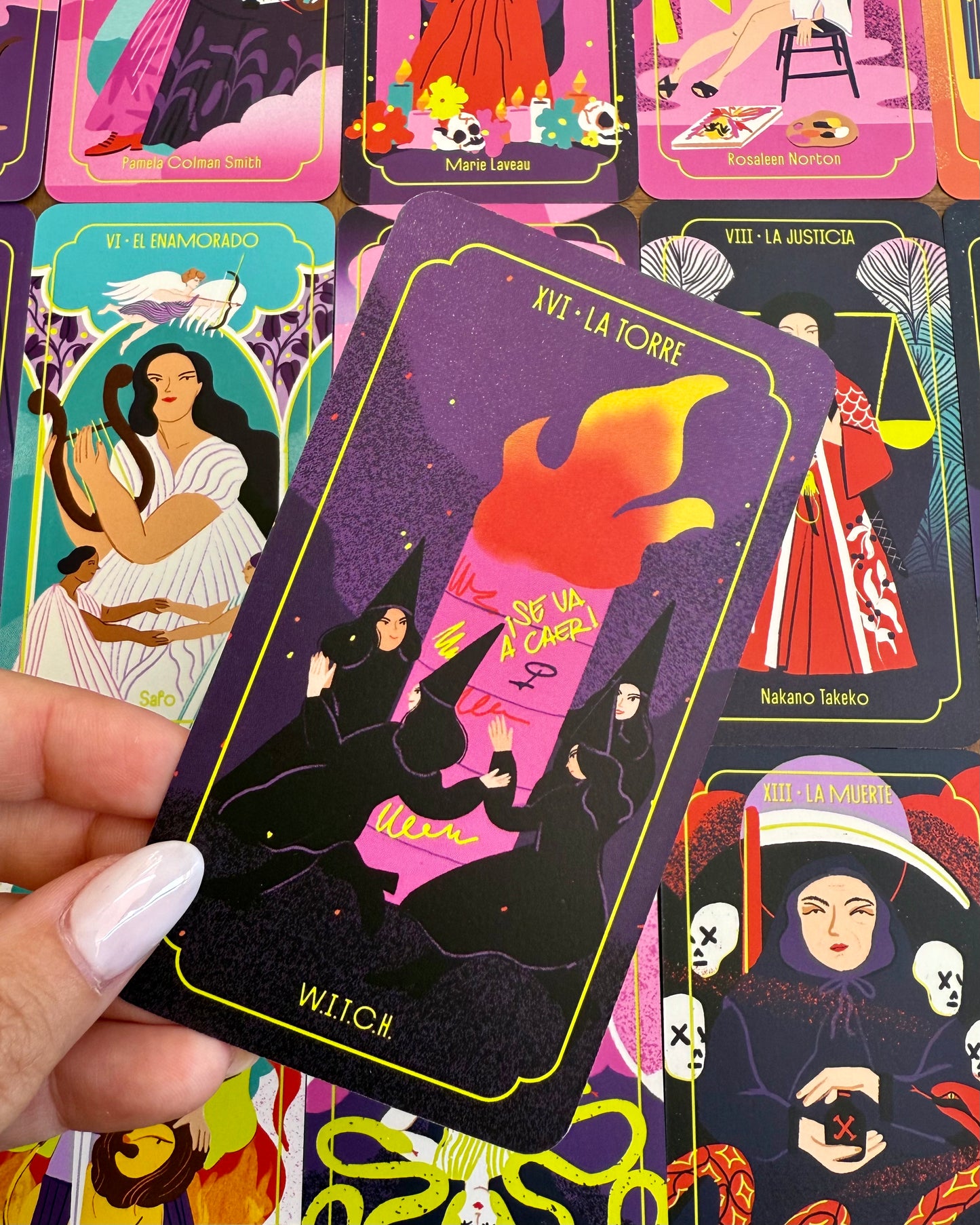 Místicas Tarot | Brujas, Diosas y Ocultistas.