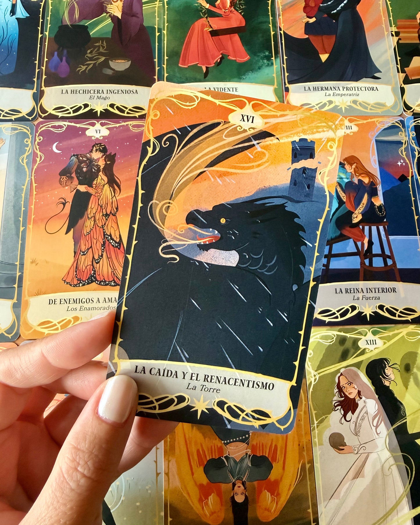 Alas y Coronas | Tu baraja de Tarot Romantasy.