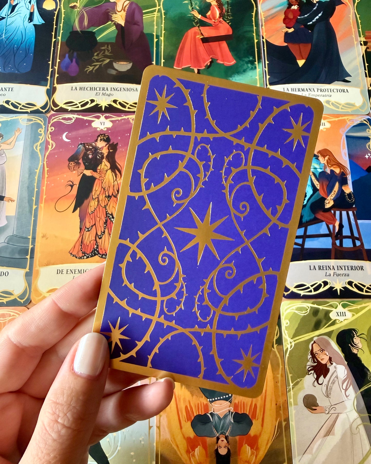 Alas y Coronas | Tu baraja de Tarot Romantasy.